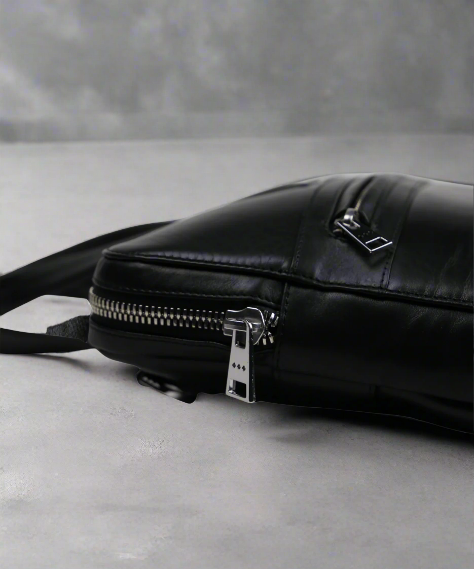 Analyst Slim Laptop Bag | Black