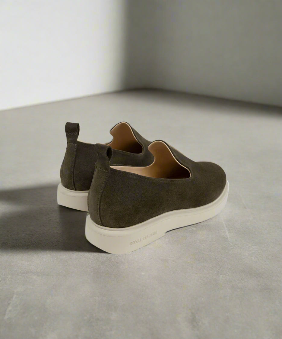 Bunk Minimal Loafer - Men | Dark Khaki