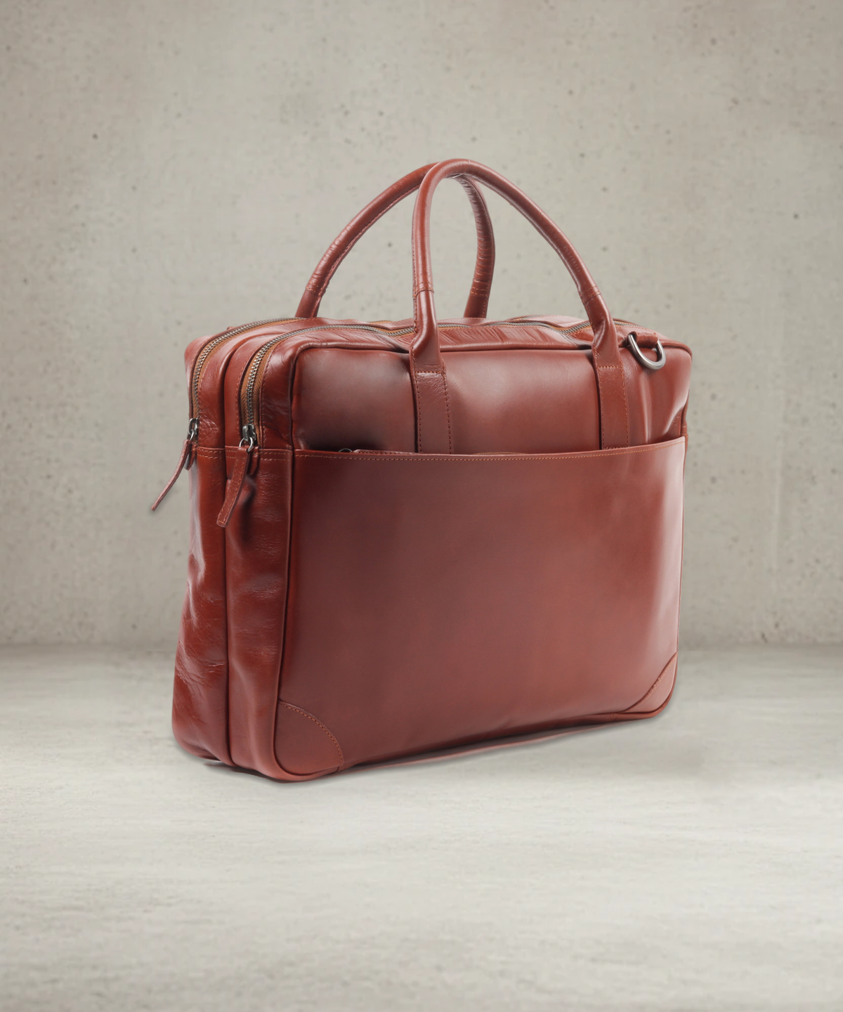 Explorer Laptop Bag Double 151 in cognac leather, three-quarter view