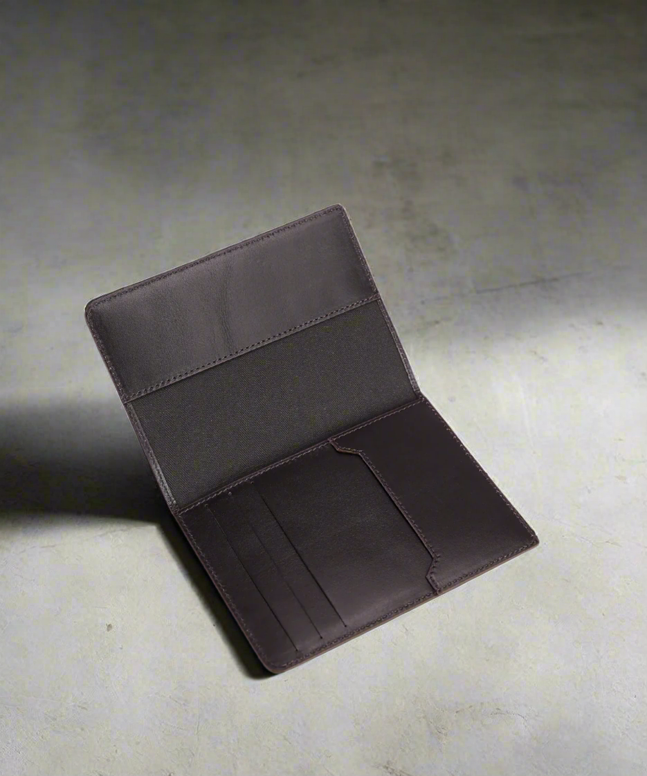 Analyst Passport Holder 221 | Brown