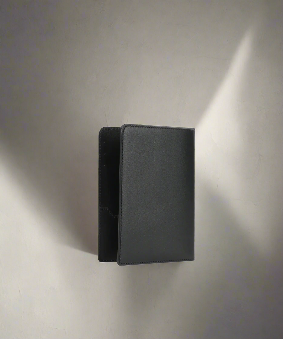 Analyst Passport Holder 221 | Black