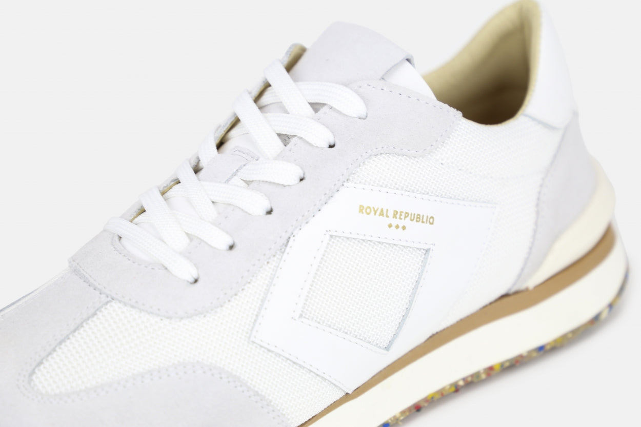 Vault Nylon Retro Runner 221 | White