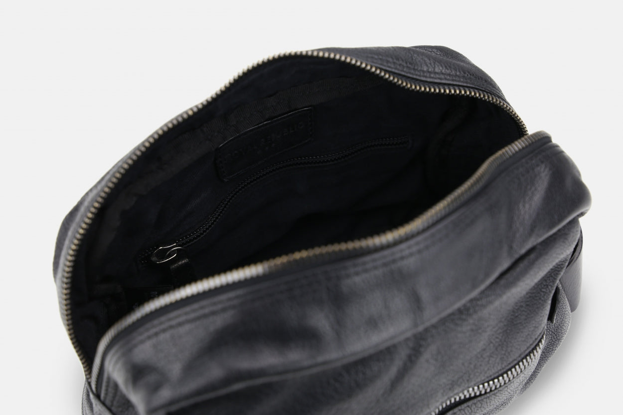 Combat Washbag 221 | Black