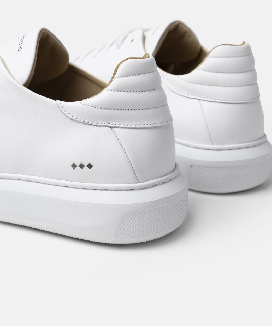 Cosmos Derby Shoe | White