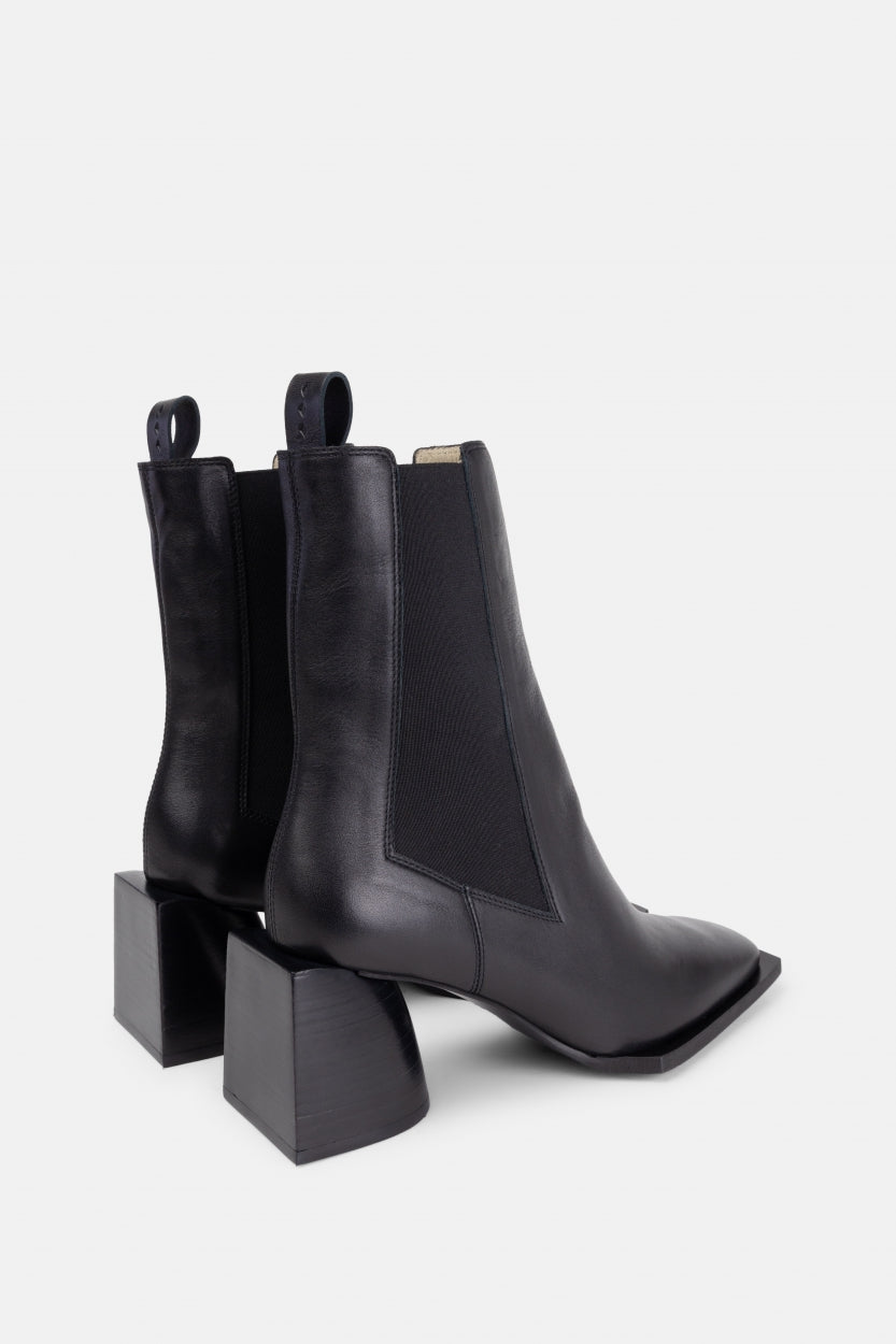 Luna Chelsea Boot | Black