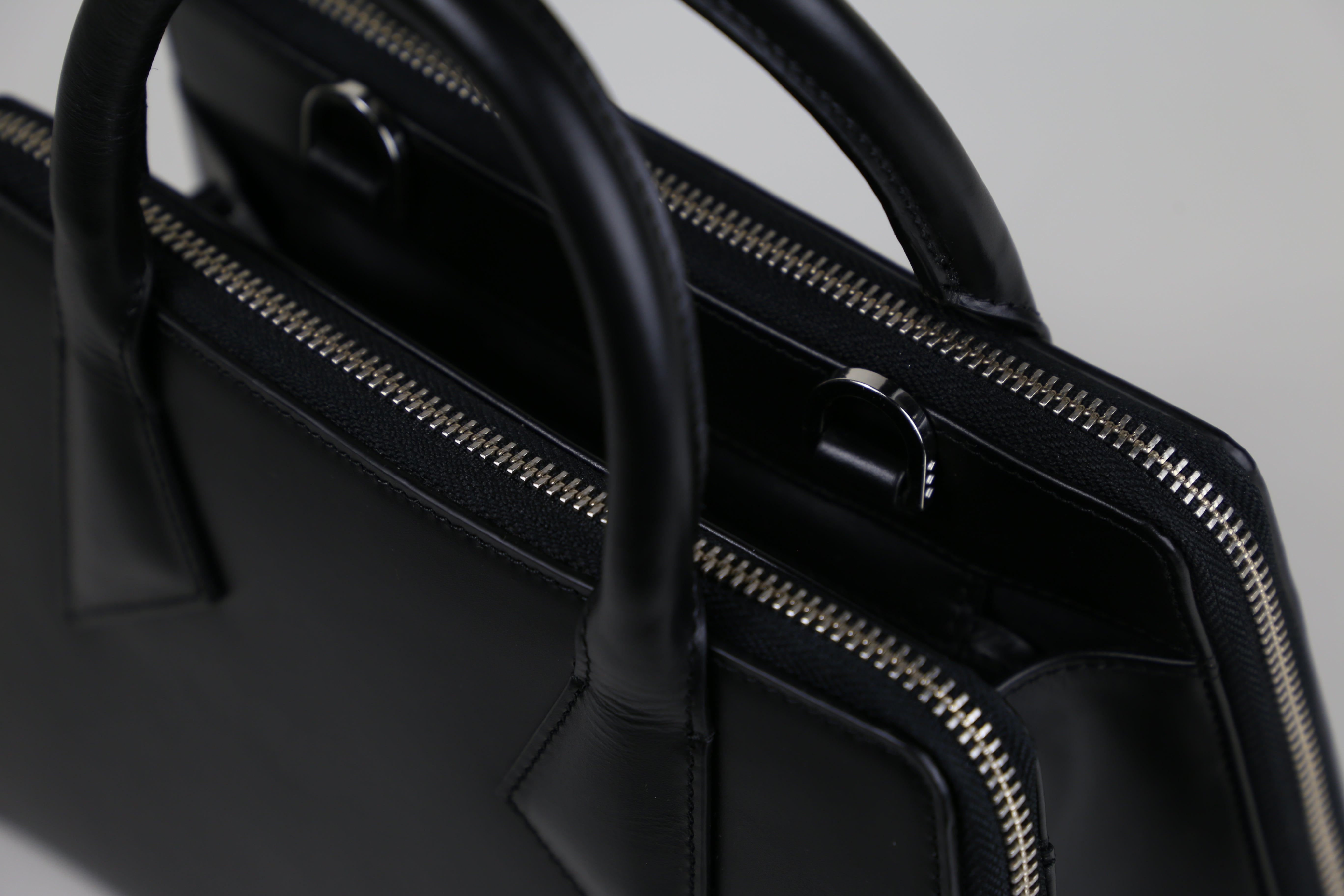 Trapeze Handbag 215 | Black