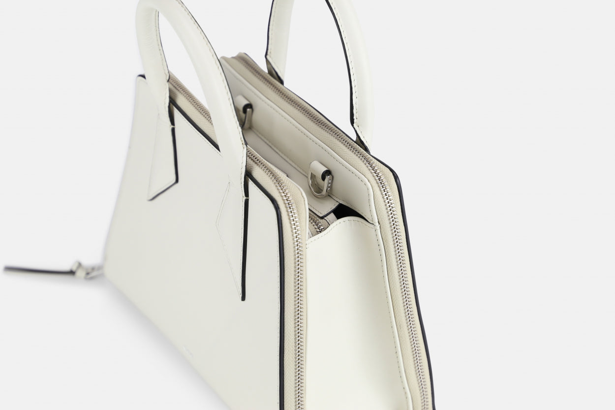 Trapeze Handbag 221 | Sand