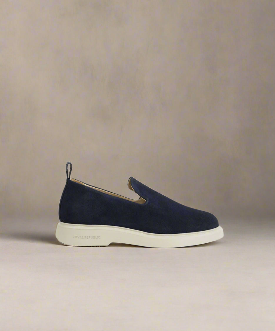 A navy-colored Royal RepubliQ Bunk Minimal Loafer for men, featuring a minimalist design with a ecry-off white sole.