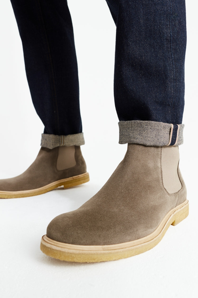 Alias Crepe Suede Chelsea | Dark Khaki / Anthracite